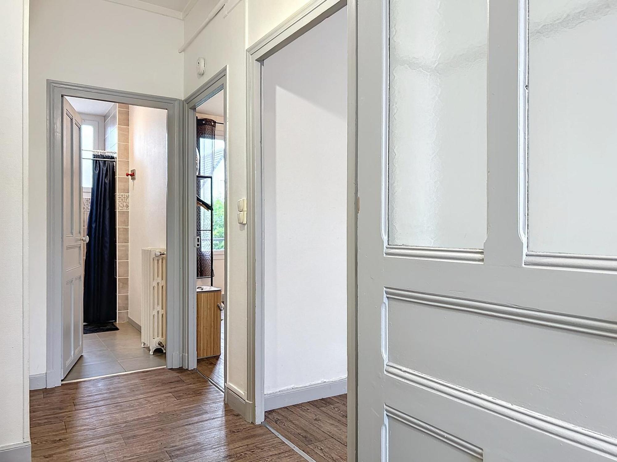 Le 4-F2 Centre Historique Apartment มงต์ลูซง ภายนอก รูปภาพ