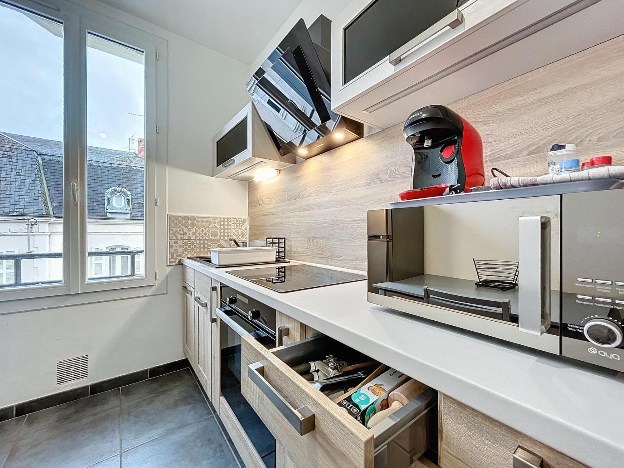 Le 4-F2 Centre Historique Apartment มงต์ลูซง ภายนอก รูปภาพ
