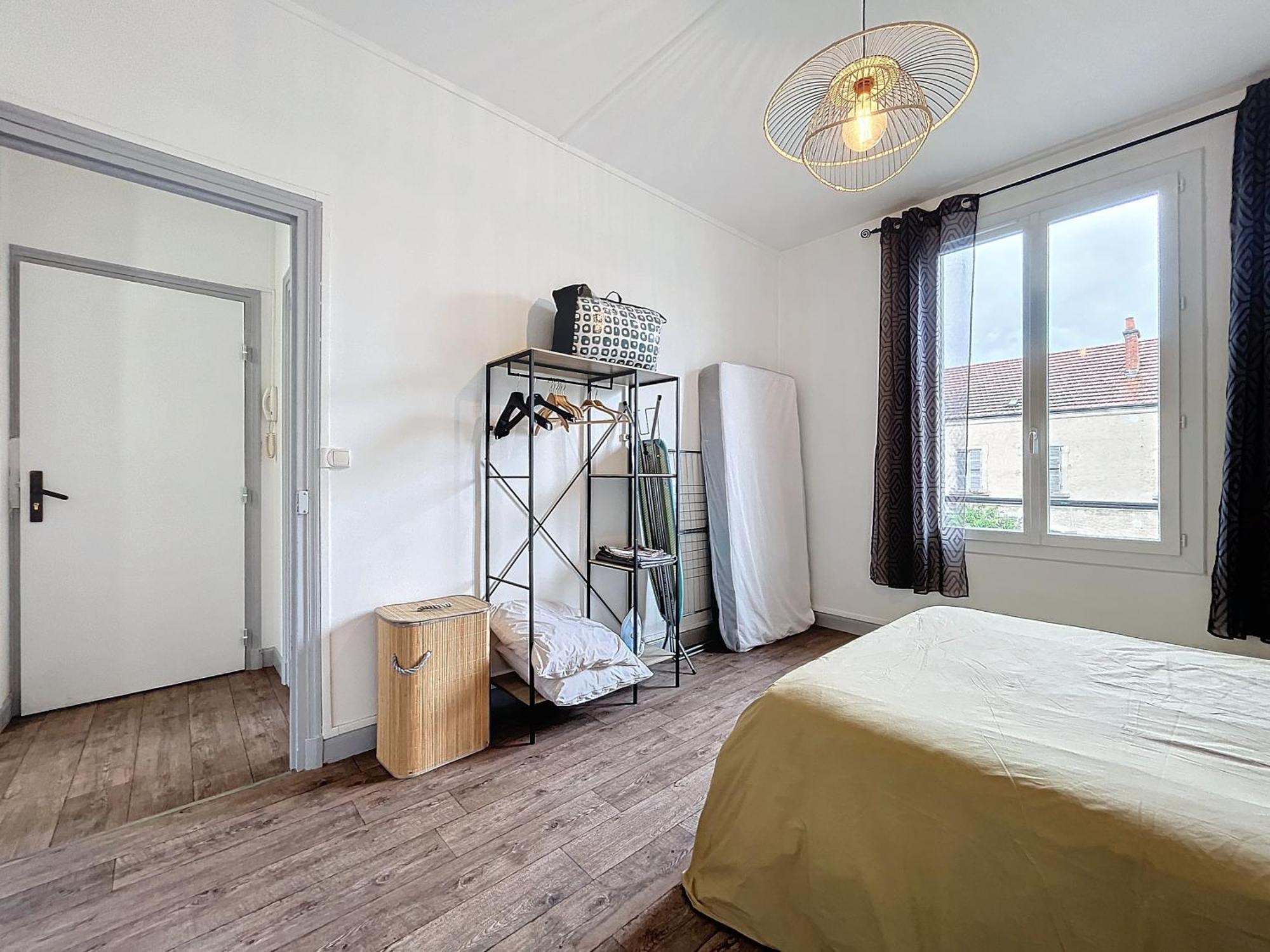Le 4-F2 Centre Historique Apartment มงต์ลูซง ภายนอก รูปภาพ