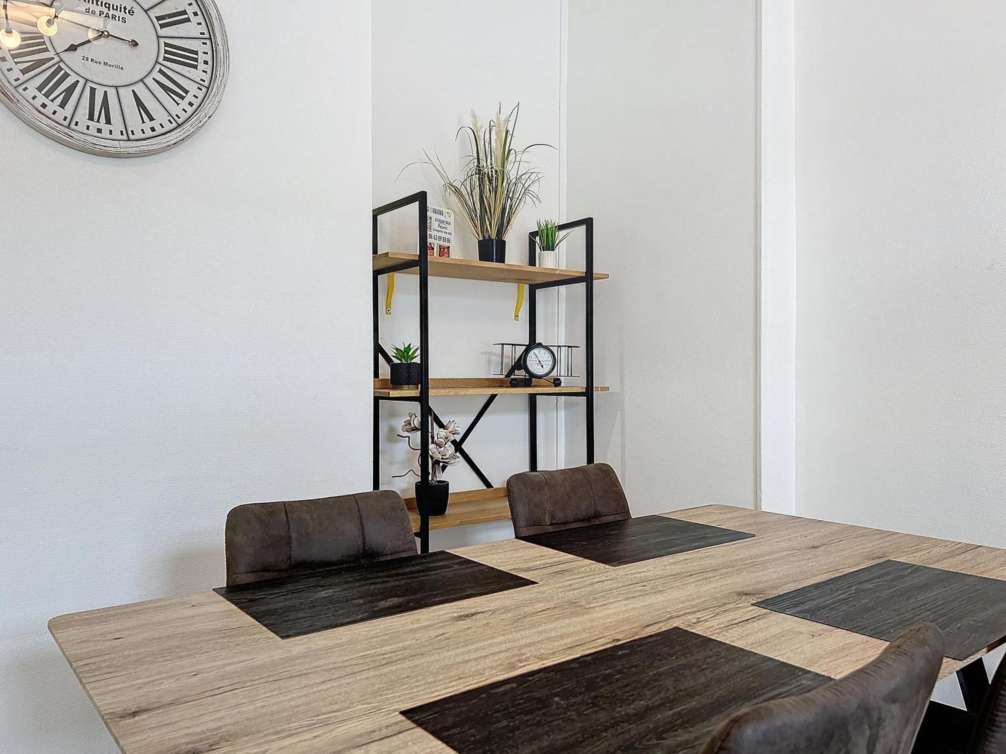 Le 4-F2 Centre Historique Apartment มงต์ลูซง ภายนอก รูปภาพ