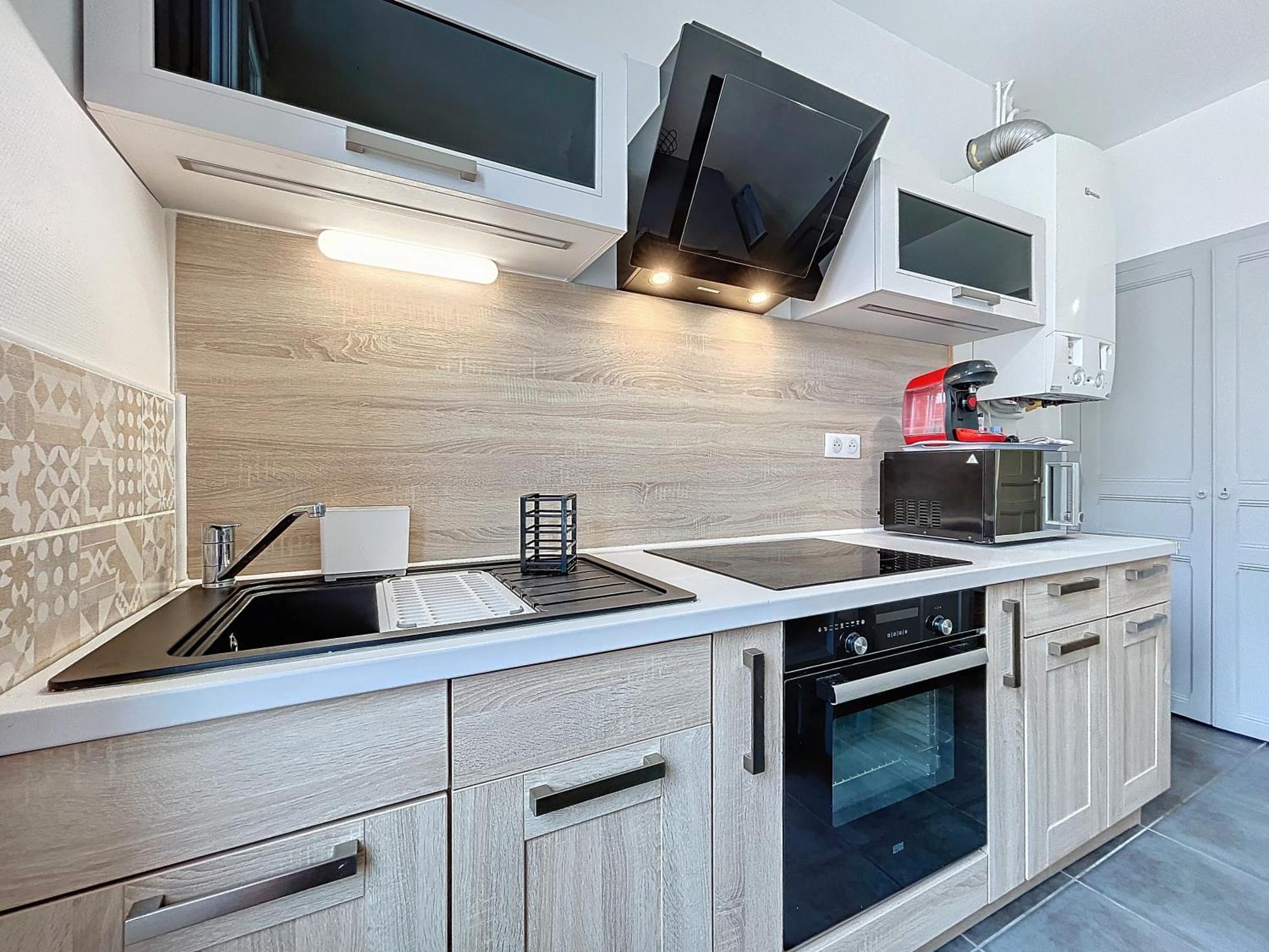 Le 4-F2 Centre Historique Apartment มงต์ลูซง ภายนอก รูปภาพ