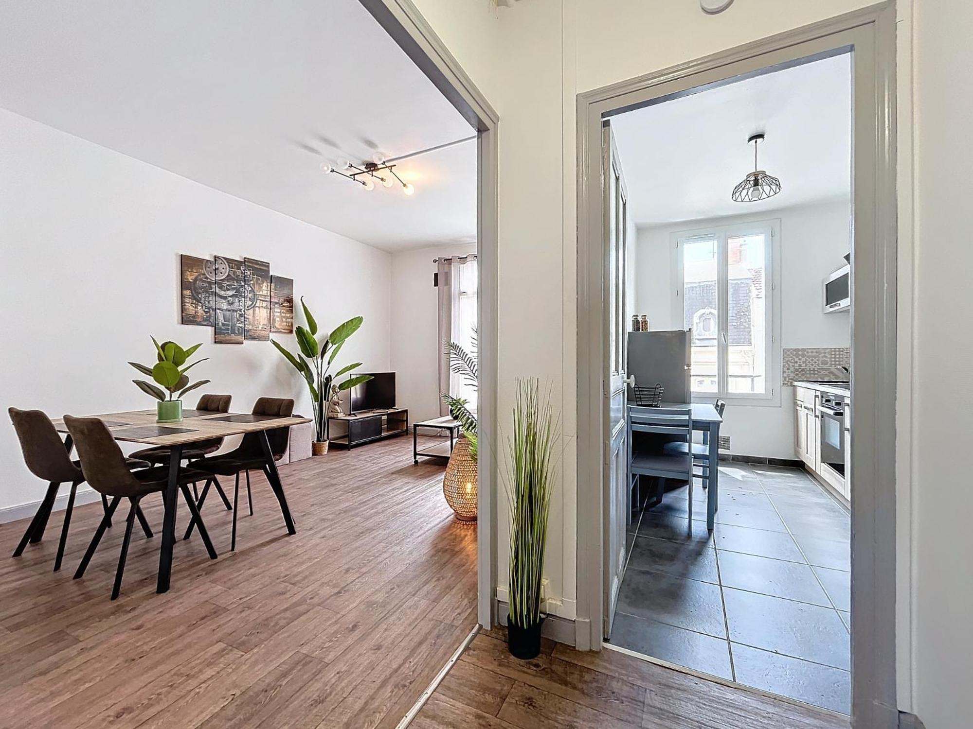 Le 4-F2 Centre Historique Apartment มงต์ลูซง ภายนอก รูปภาพ