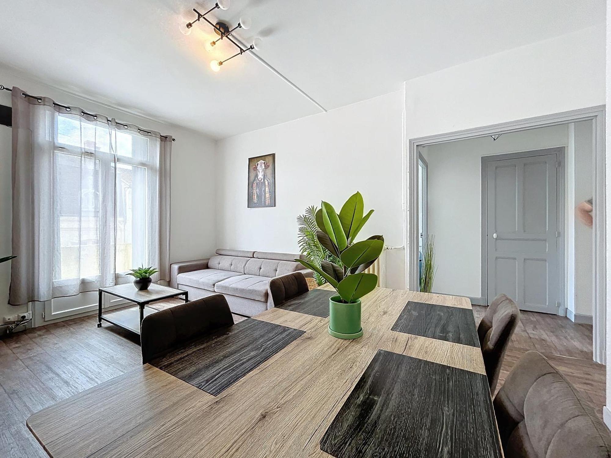 Le 4-F2 Centre Historique Apartment มงต์ลูซง ภายนอก รูปภาพ